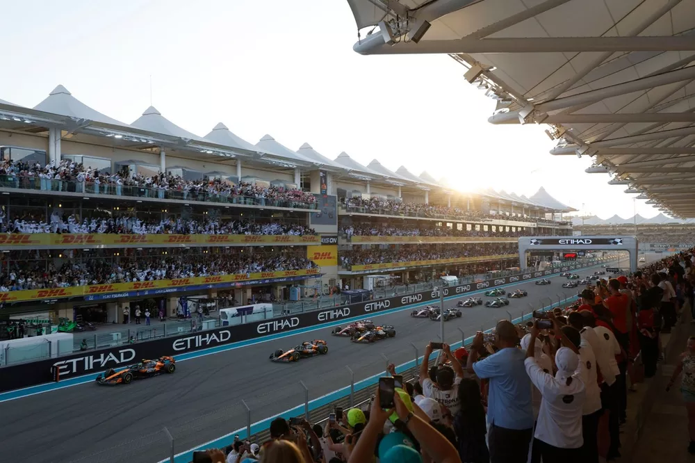Lando Norris, McLaren MCL38, Oscar Piastri, McLaren MCL38, Max Verstappen, Red Bull Racing RB20, Carlos Sainz, Ferrari SF-24