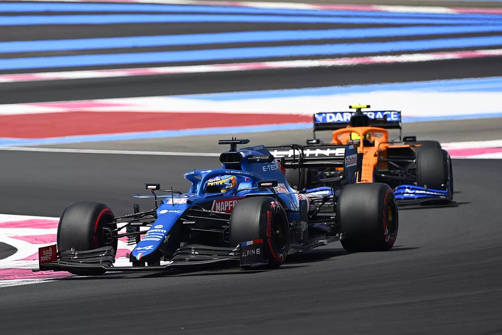 Fernando Alonso, Alpine A521, Lando Norris, McLaren MCL35M