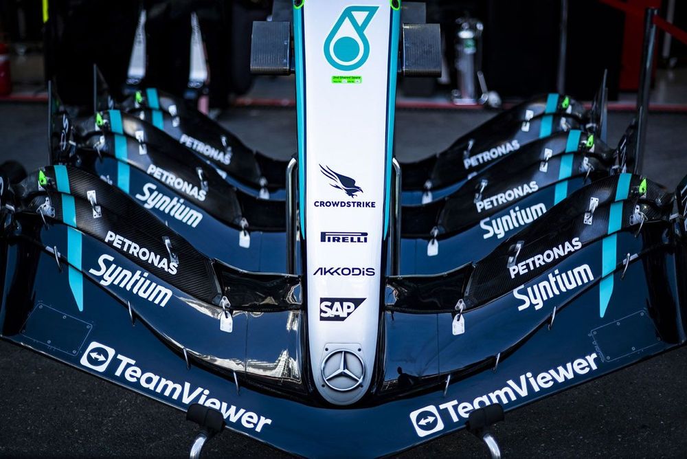 Mercedes W15 front wings