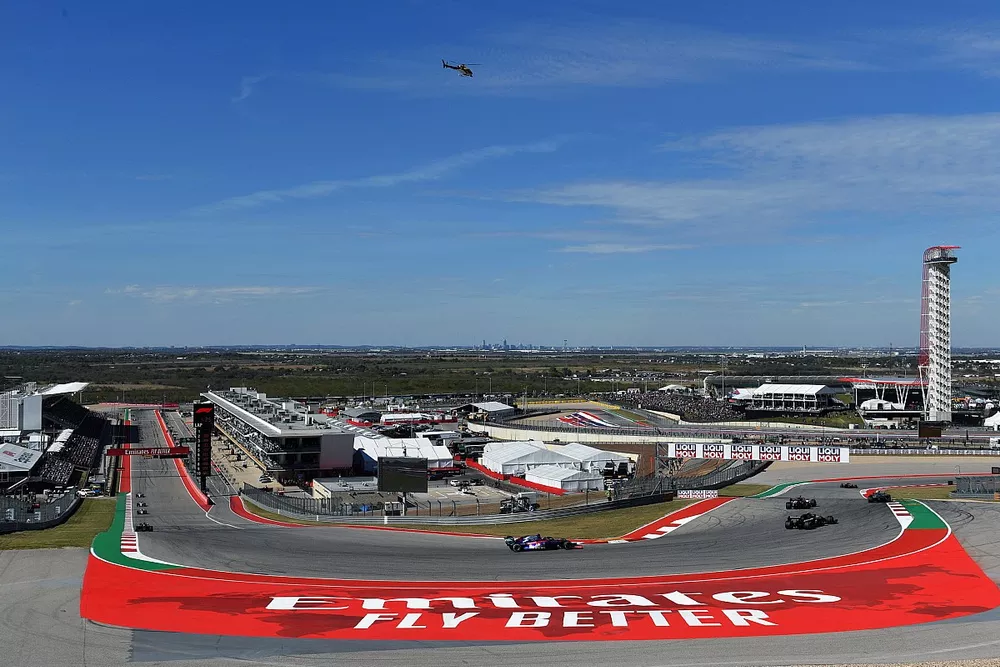 Kimi Raikkonen, Alfa Romeo Racing C38, leads Nico Hulkenberg, Renault F1 Team R.S. 19, Daniil Kvyat, Toro Rosso STR14, and Romain Grosjean, Haas F1 Team VF-19