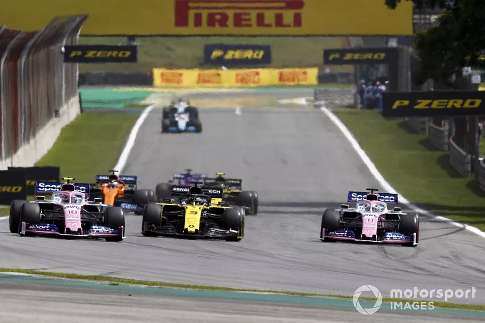 Lance Stroll, Racing Point RP19, face à Daniel Ricciardo, Renault F1 Team R.S.19, et Sergio Perez, Racing Point RP19