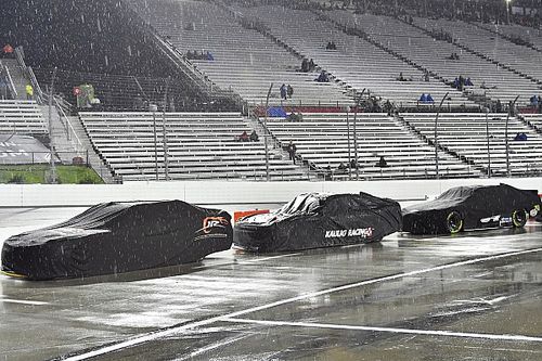 Remainder of Martinsville Xfinity race postponed until Sunday