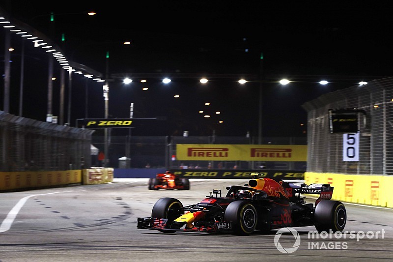 Singapur günün pilotu Verstappen oldu