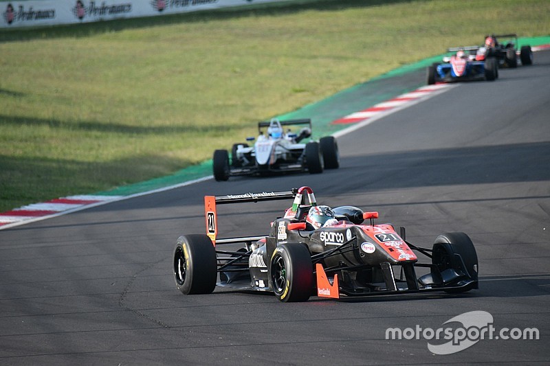 Rimonta e vittoria per Alessandro Bracalente in Gara 2 a Vallelunga
