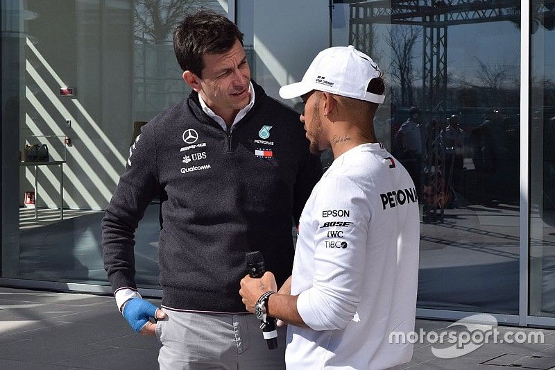 Lewis Hamilton, Mercedes-AMG F1, Toto Wolff, Mercedes AMG F1 Director de Motorsport