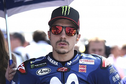 Vinales esplode: "Qualcosa non funziona nel mio lato del box"