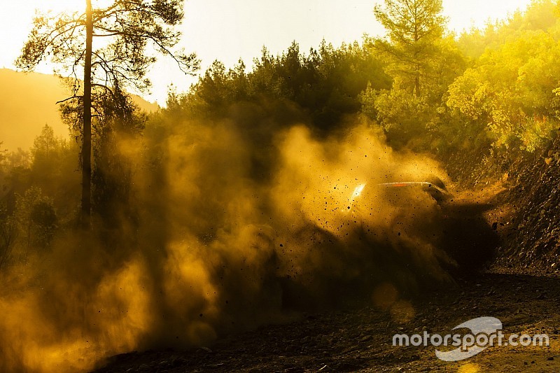 Türkiye WRC 12. etap: Tanak lider, Latvala farkı kapatıyor