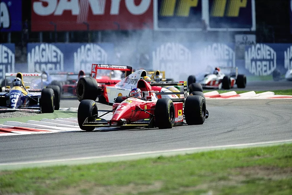 Jean Alesi, Ferrari F93A, with Ayrton Senna, McLaren MP4-8, spinning and Damon Hill, Williams FW15C