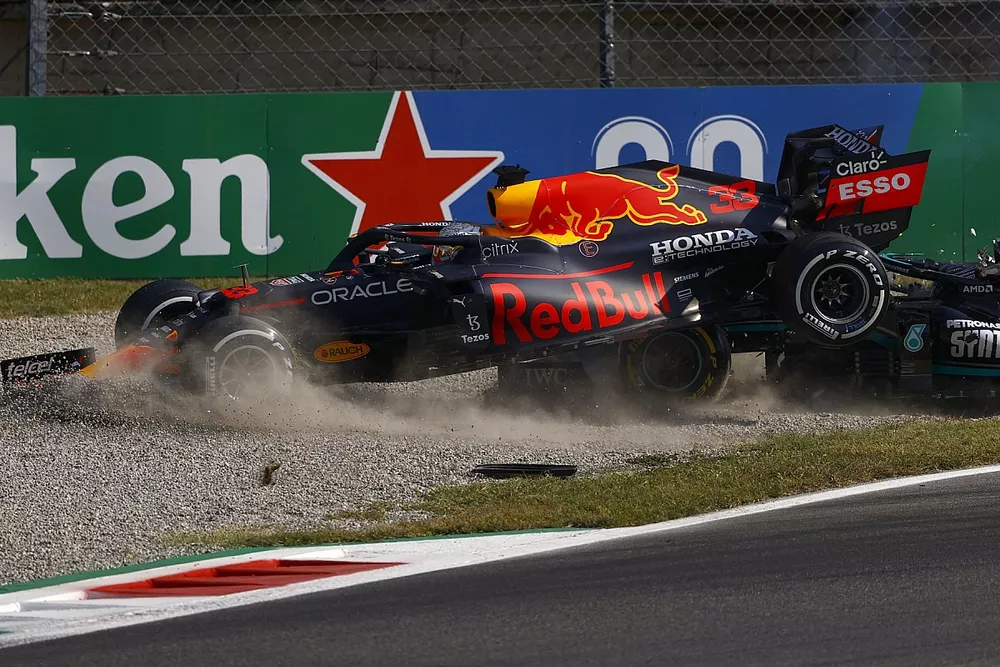 Lewis Hamilton, Mercedes W12 Max Verstappen, Red Bull Racing RB16B