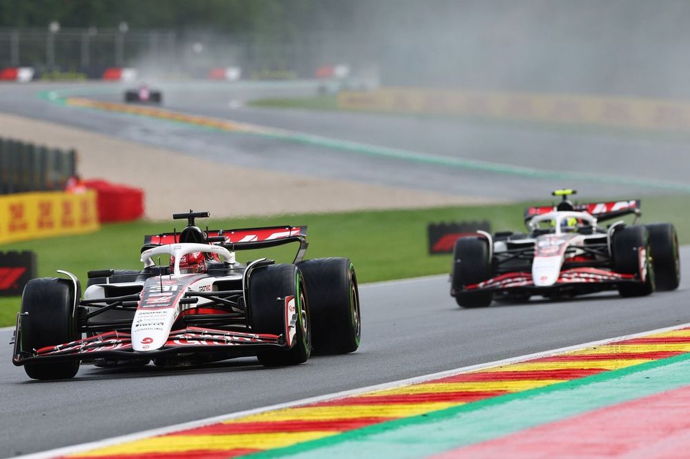 Esteban Ocon, Haas F1 Team, Oliver Bearman, Haas F1 Team