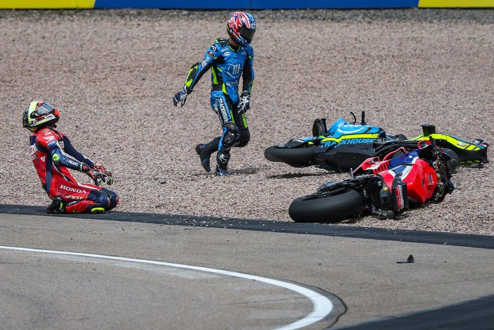 Joan Mir, Honda HRC, Ai Ogura, Trackhouse Racing crash