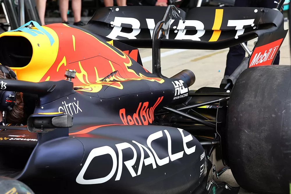 Pontons de la Red Bull Racing RB18