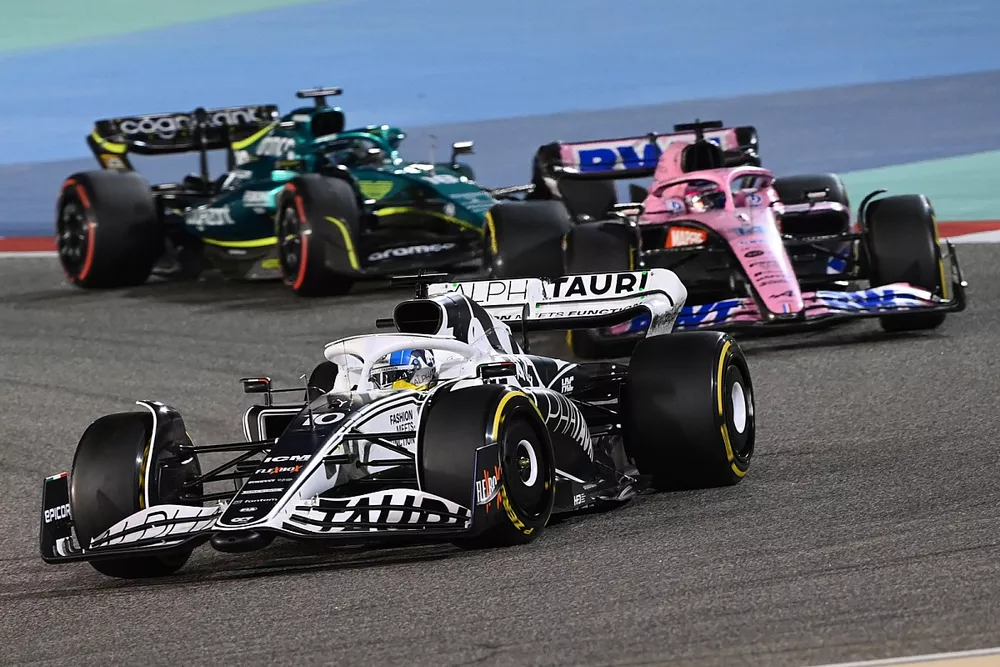 Pierre Gasly, AlphaTauri AT03, Fernando Alonso, Alpine A522, Lance Stroll, Aston Martin AMR22