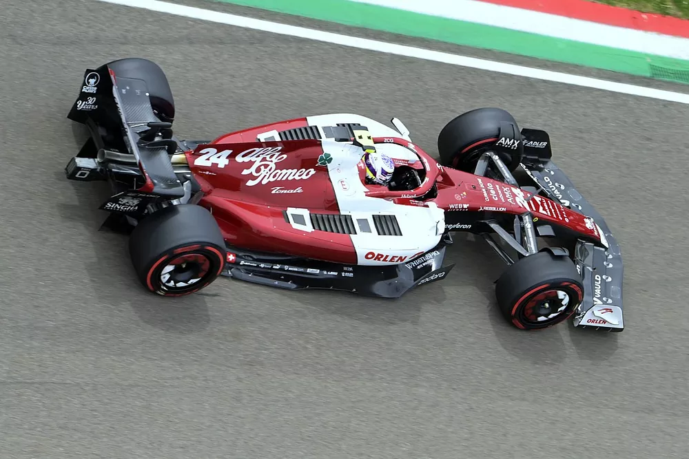 Zhou Guanyu, Alfa Romeo C42