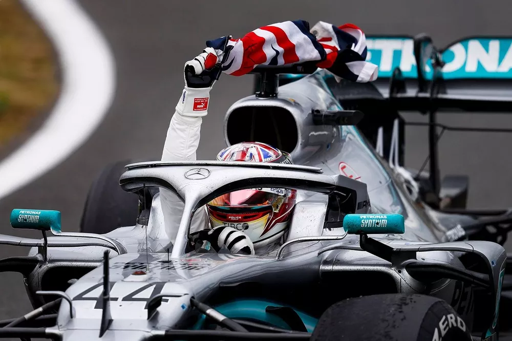 Race winner Lewis Hamilton, Mercedes AMG F1
