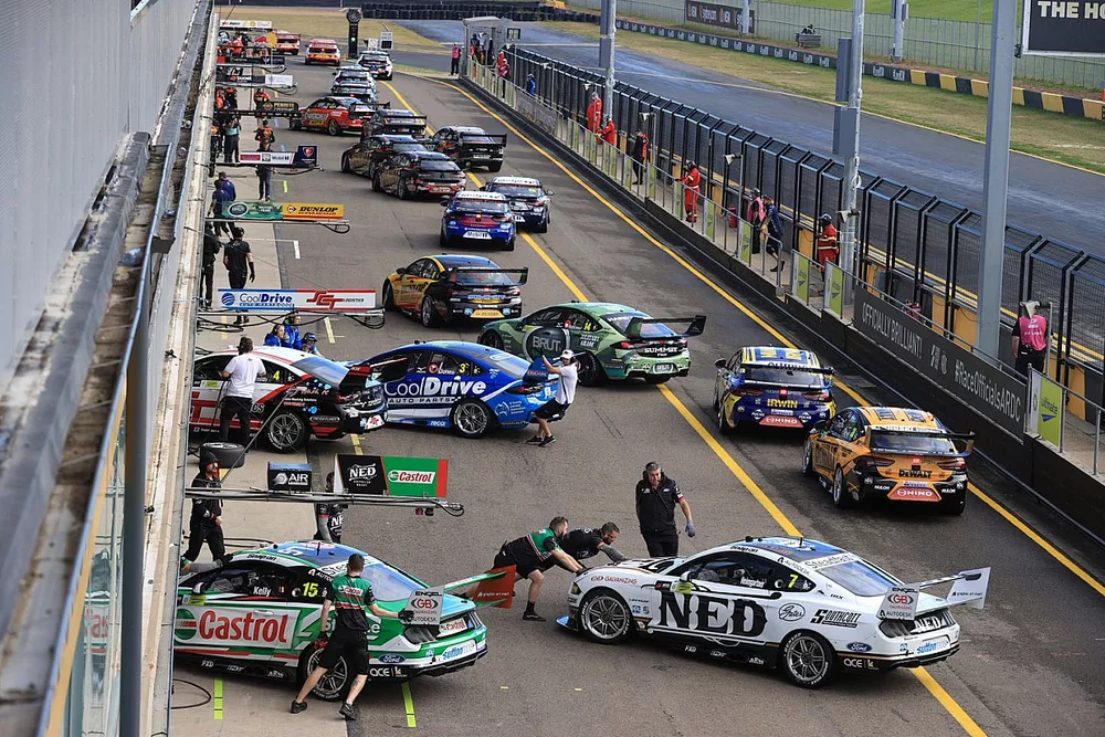 Pitlane atmosphere
