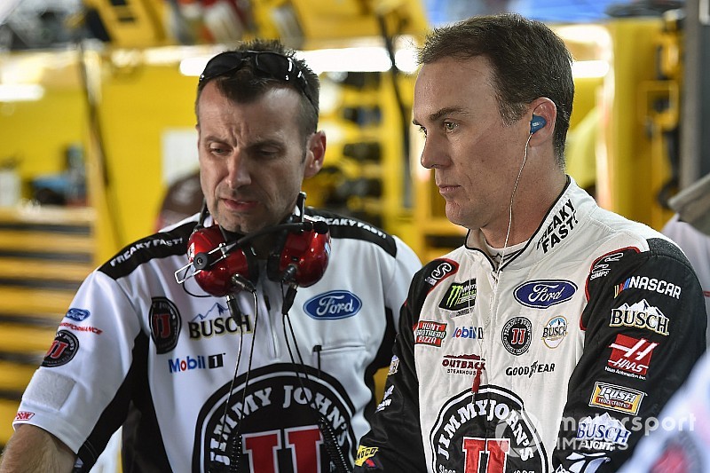 Harvick perde vaga na final da NASCAR por spoiler ilegal