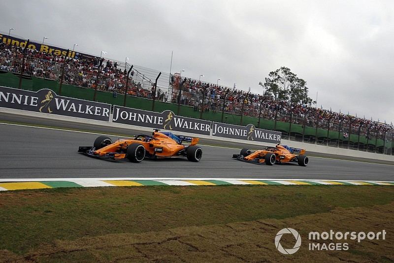 Alonso e Vandoorne penalizzati per aver ignorato le bandiere blu