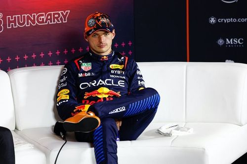 Las cr&iacute;ticas a Verstappen por correr de madrugada en simracing son "basura"