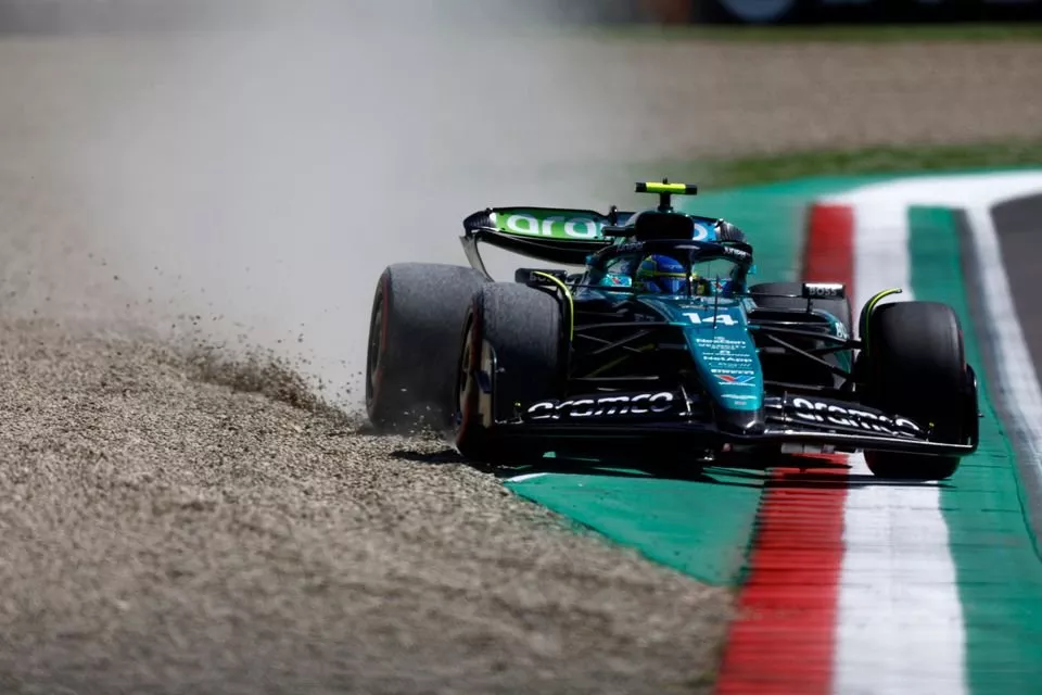 Fernando Alonso, Aston Martin AMR24, strays into the gravel