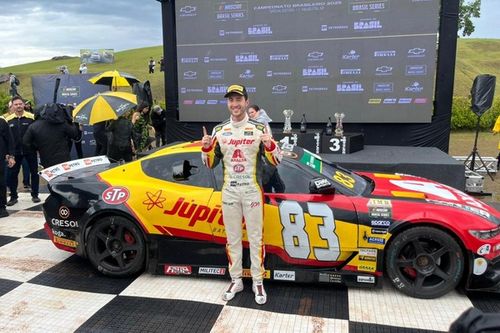 Casagrande 'gabarita' domingo e vence última prova da NASCAR Brasil no Velocitta