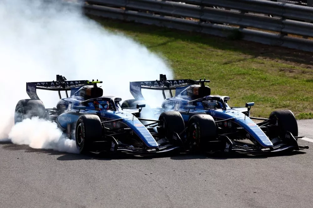 Carlos Sainz explica el contacto con Alex Albon: "El peor resultado posible"