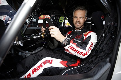Tiago Monteiro vuelve a competir después de más de un año