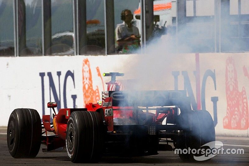Felipe Massa, Ferrari F2008 retires from the race