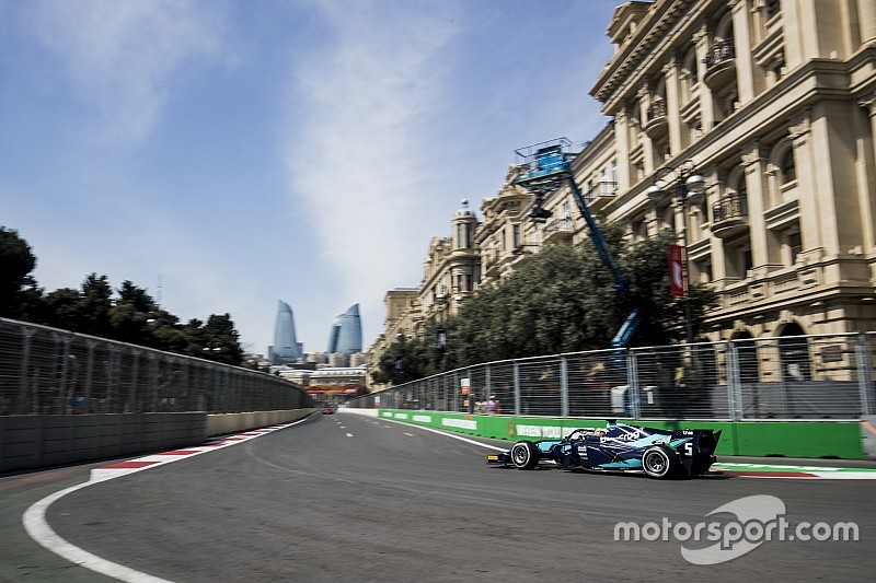 F2 Bakü: Kırmızı bayraklı seansta pole Albon'un!