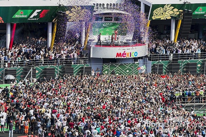 Podium: ganador, Max Verstappen, Red Bull Racing, segundo, Valtteri Bottas, Mercedes AMG F1, tercero, Kimi Raikkonen, Ferrari