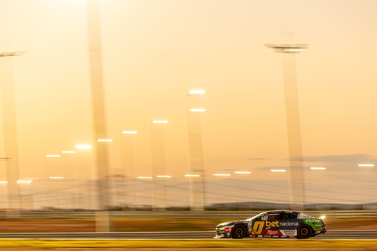 Cacá Bueno parte para Londrina e busca primeiras posições na NASCAR Brasil