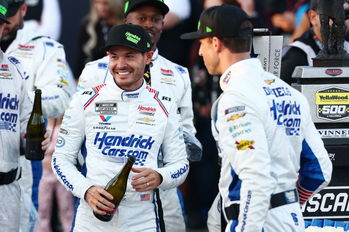 What Kyle Larson needs to do to clinch NASCAR Cup title early at Martinsville