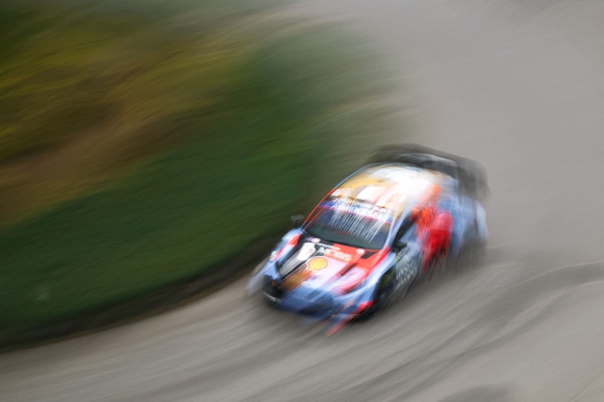 WRC Sardinië: Fourmaux leidt Hyundai-dubbelslag na ochtend vol lekke banden