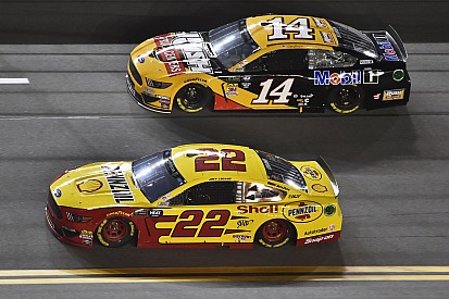 Duel 2 in Daytona: Joey Logano fängt Clint Bowyer ab
