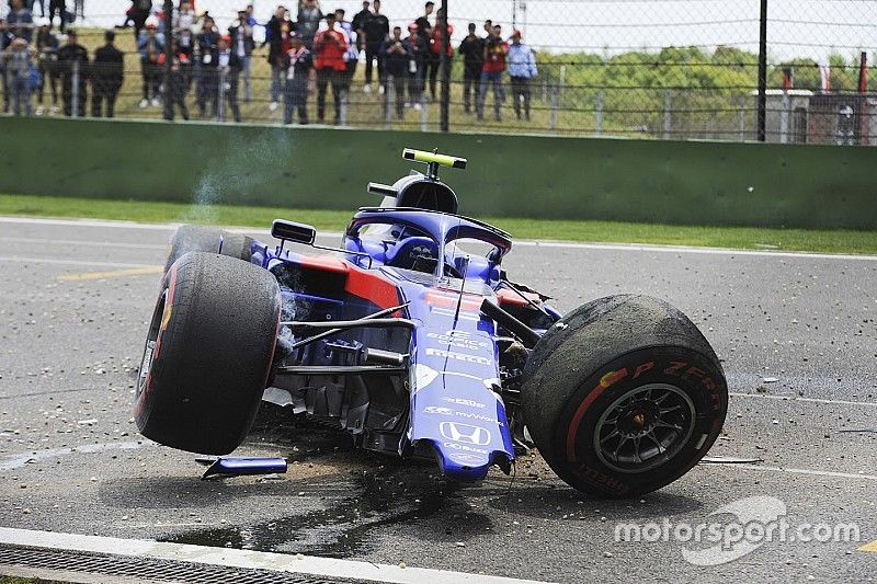 Aftermath of Alexander Albon, Toro Rosso STR14 crash in FP3