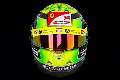 Mick Schumacher présente son casque 2019