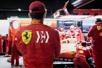 Босс Ferrari передумал давать Феттелю приоритет над Леклером. Но не совсем