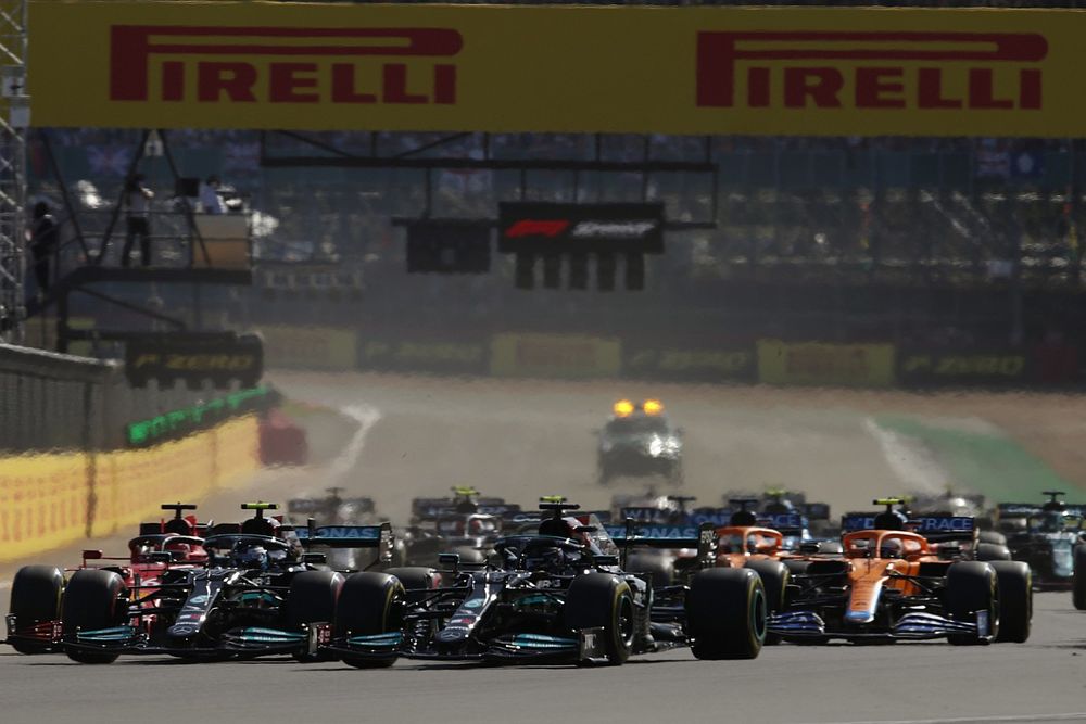 Inicio de la carrera Sprint, Max Verstappen, Red Bull Racing RB16B, Lewis Hamilton, Mercedes W12, Valtteri Bottas, Mercedes W12, Charles Leclerc, Ferrari SF21