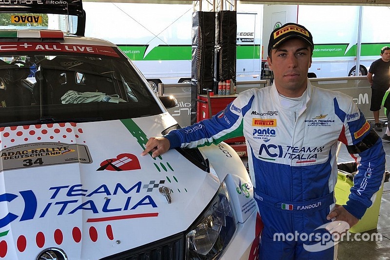 Andolfi sul podio del WRC2 con il lutto al braccio: