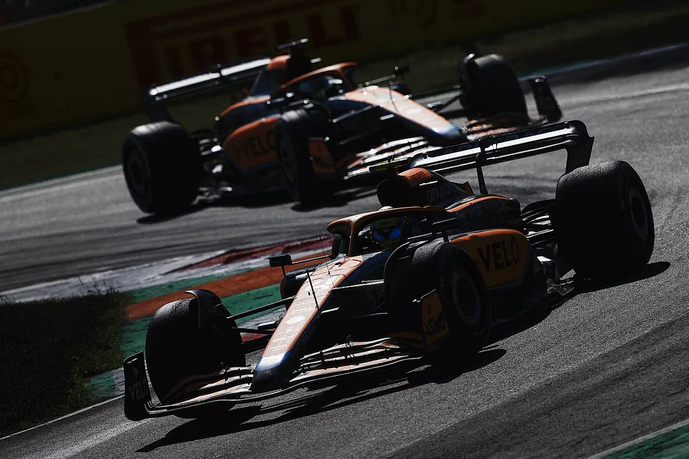 Lando Norris, McLaren MCL36, Daniel Ricciardo, McLaren MCL36