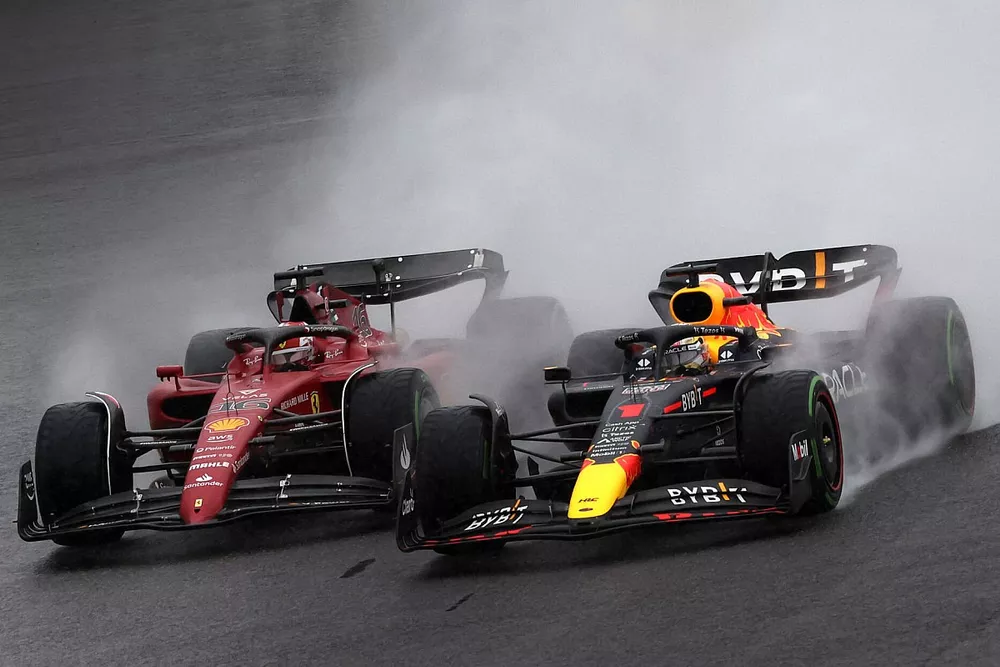 Max Verstappen, Red Bull Racing RB18, battles with Charles Leclerc, Ferrari F1-75, for the lead at the start