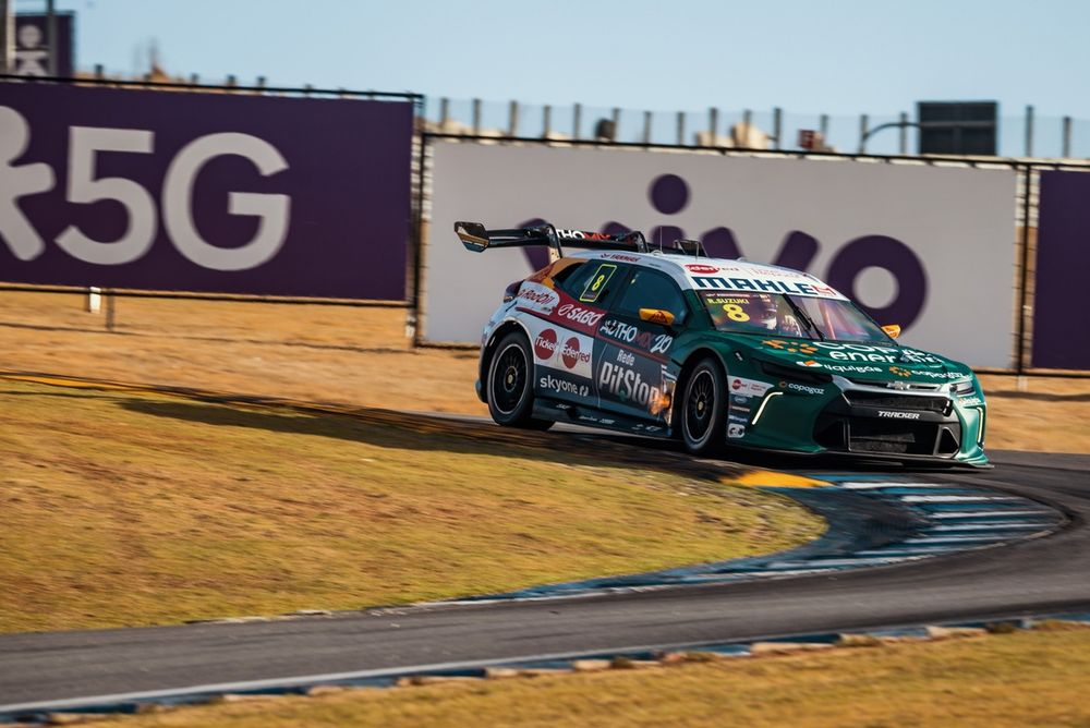 Rafael Suzuki conquistou a pole position da 3&ordf; etapa de Mogi Gua&ccedil;u na Stock Car de 2025.