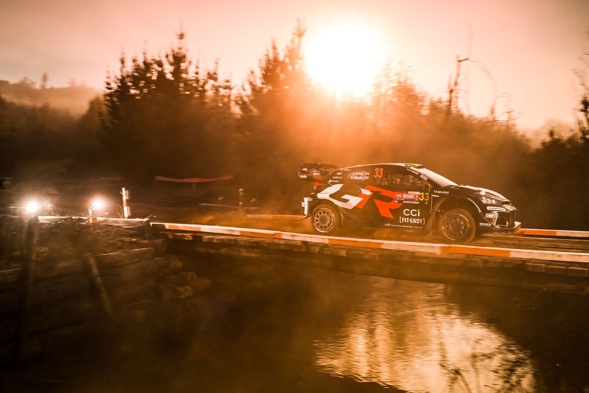 Evans et Tänak dans un mouchoir au Chili, Ogier et Rovanperä souffrent