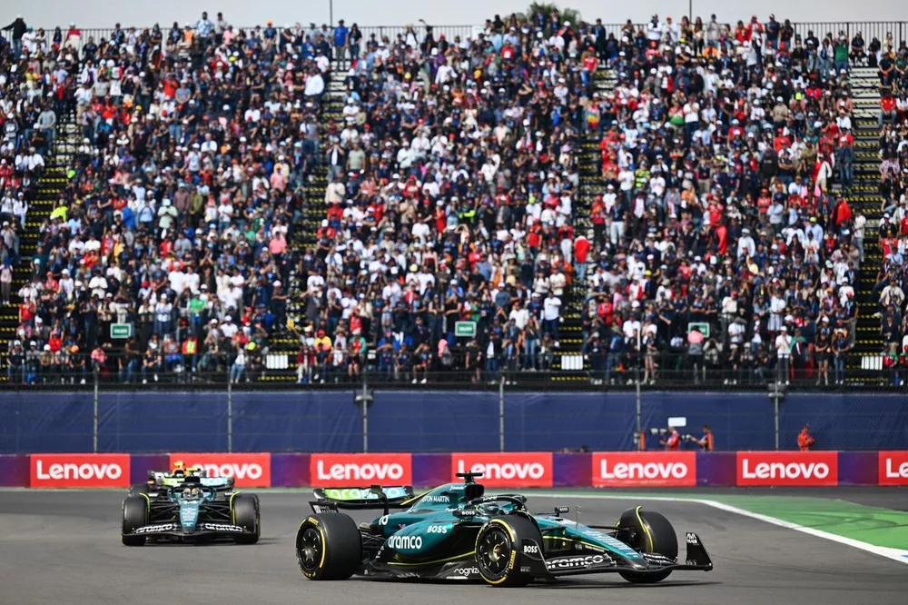 Lance Stroll, Aston Martin AMR24, Fernando Alonso, Aston Martin AMR24 