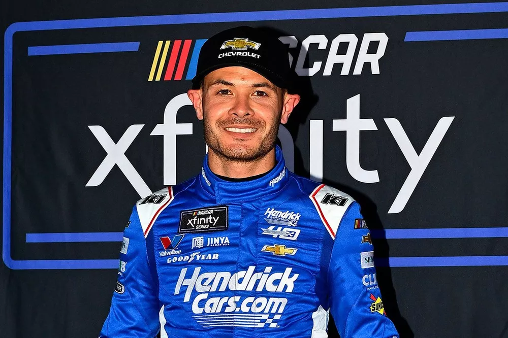 Pole sitter Kyle Larson, Hendrick Motorsports, Chevrolet Camaro
