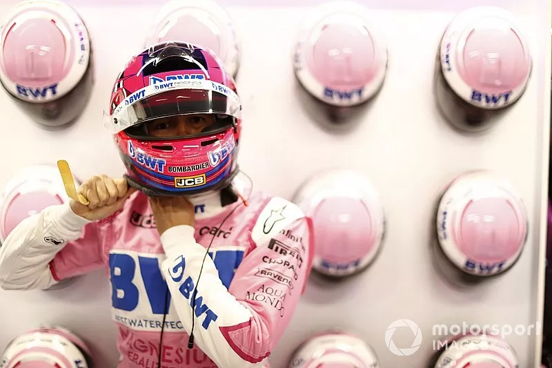 Sergio Perez, Racing Point RP20 in de garage 