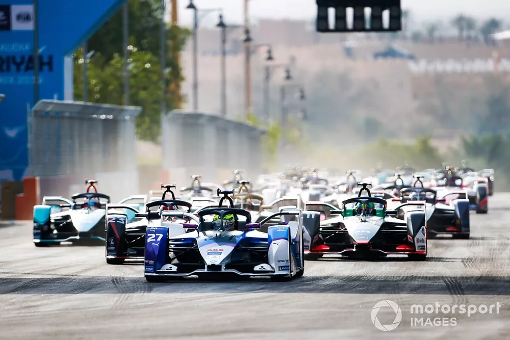 Alexander Sims, BMW I Andretti Motorsports, BMW iFE.20, S&eacute;bastien Buemi, Nissan e.Dams, Nissan IMO2, Lucas Di Grassi, Audi Sport ABT Schaeffler, Audi e-tron FE06, Mitch Evans, Jaguar Racing, Jaguar I-, start