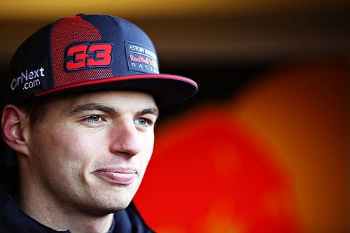 Verstappen barre con todo en otro evento de Redline