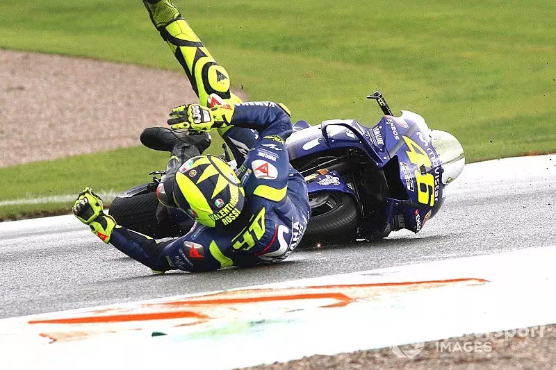 La chute de Valentino Rossi, Yamaha Factory Racing