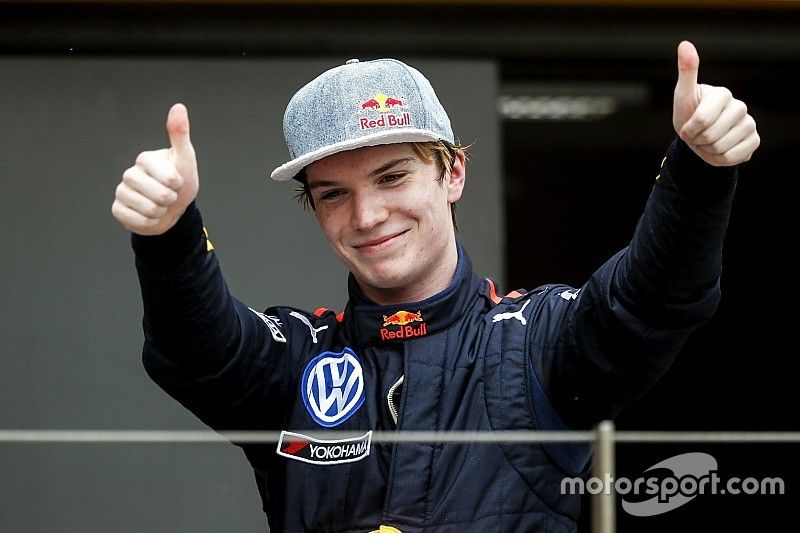 Podium: Race winner Dan Ticktum, Motopark Academy